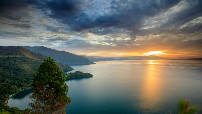 Sunset Danau Toba